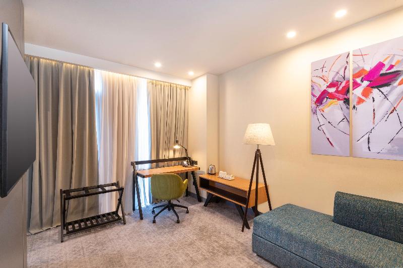 스위트 킹사이즈 침대, Holiday Inn Yerevan Republic Square, An Ihg