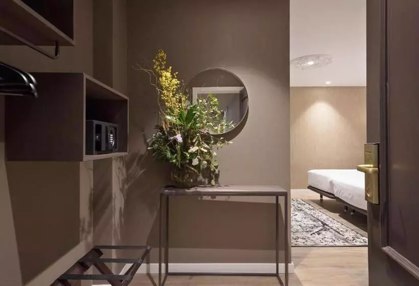 Habitació Quàdruple Estàndard, Acta Splendid
