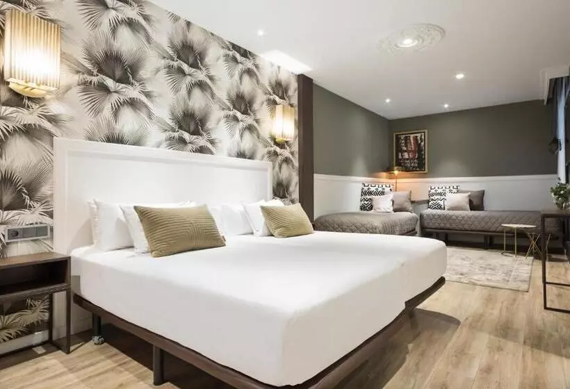 Habitació Quàdruple Estàndard, Acta Splendid
