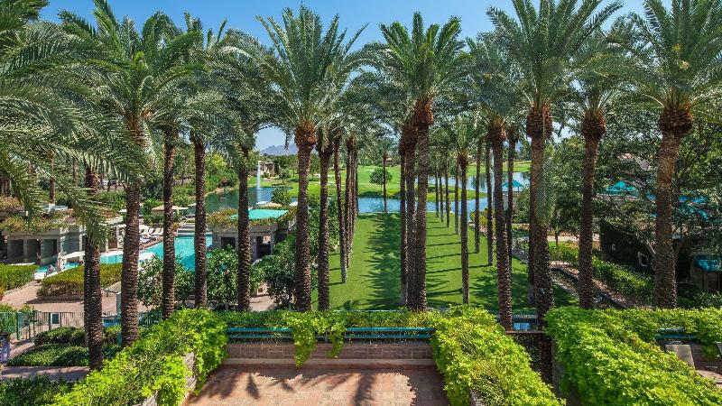 キングサイズベッドのスタンダードルーム, Comfort Inn & Suites At I 74 And 155