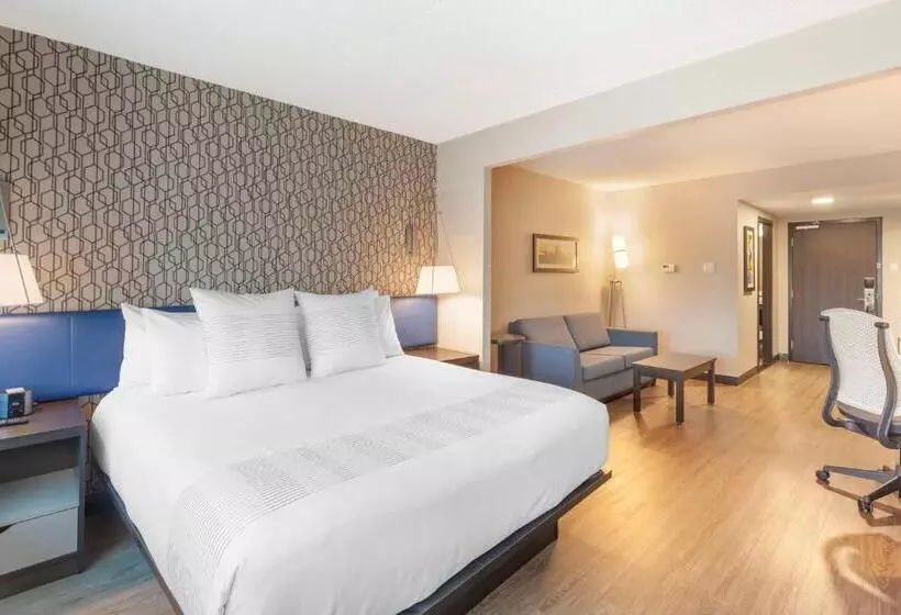 سوئیت با تخت بزرگ, Glō Best Western Mississauga Corporate Centre
