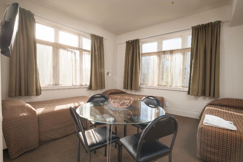 דירת חדר, Kiwi International