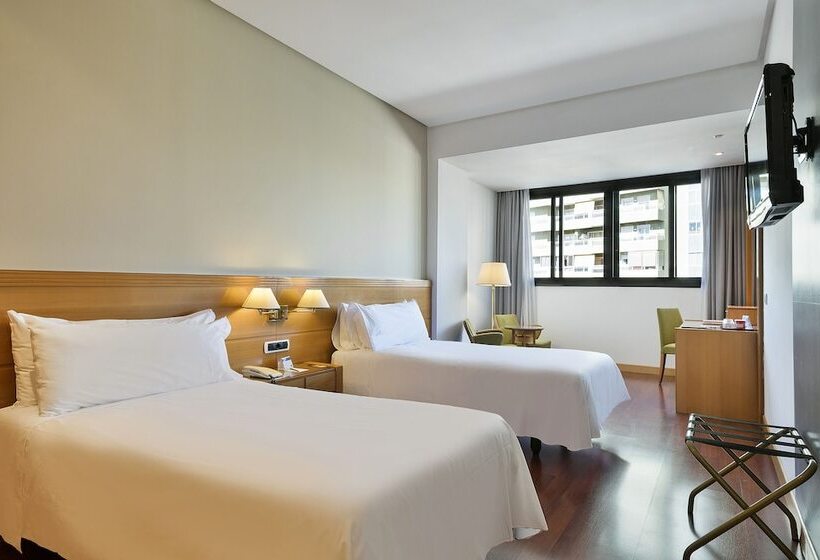 اتاق خانوادگی تودرتو, Malaga Alameda Centro Affiliated By Meliá