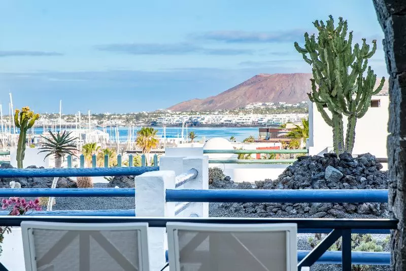 اتاق اساندارد با چشم‌انداز جانبی به دریا, LIVVO Volcán Lanzarote