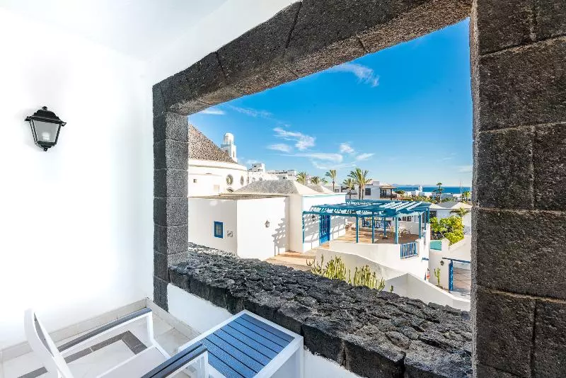 اتاق اساندارد با چشم‌انداز جانبی به دریا, LIVVO Volcán Lanzarote