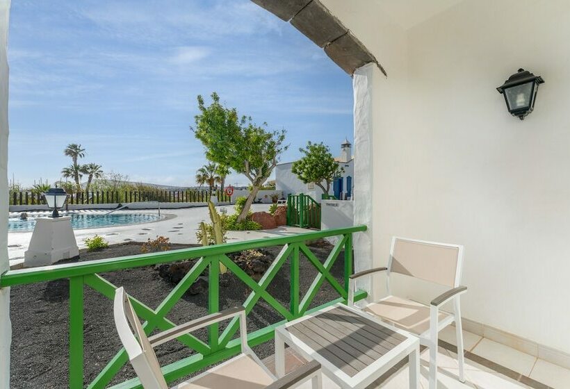 Номер Стандарт Вид на Бассейн, LIVVO Volcán Lanzarote