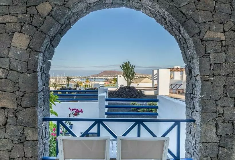 اتاق اساندارد با چشم‌انداز جانبی به دریا, LIVVO Volcán Lanzarote