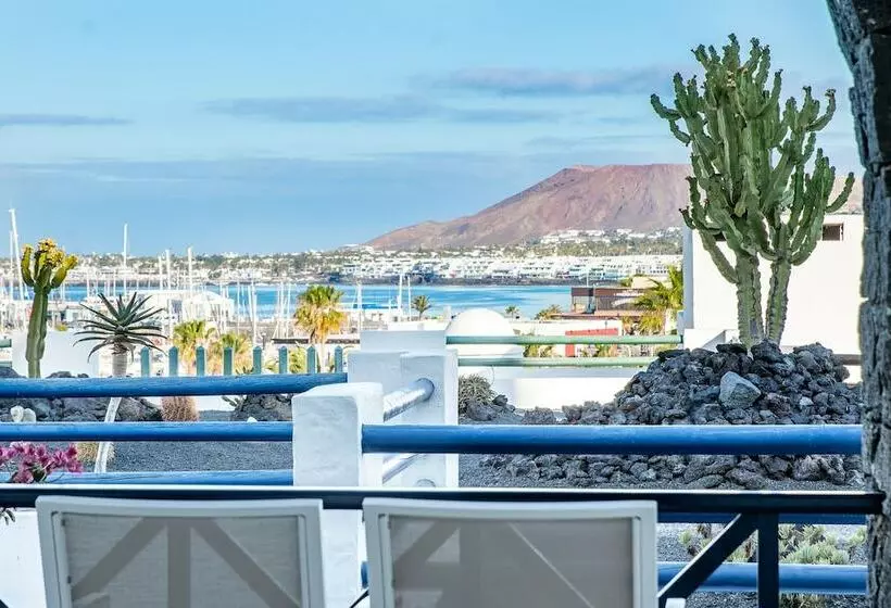 اتاق اساندارد با چشم‌انداز جانبی به دریا, LIVVO Volcán Lanzarote