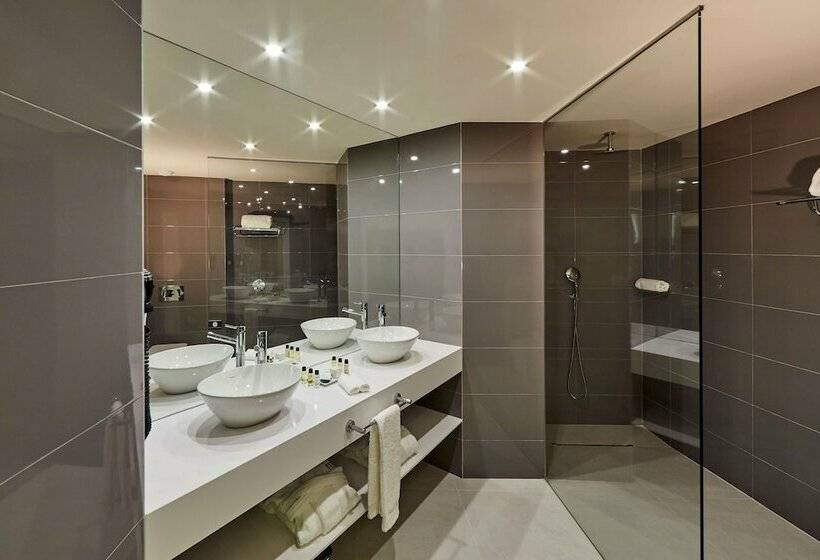 اتاق خانوادگی, Tivoli Carvoeiro