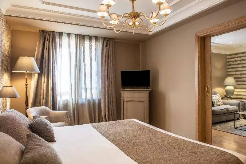 سوییت جونیور, Vincci Lys