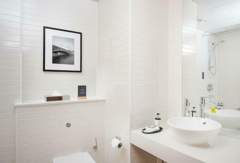 패밀리 룸, Voco Reading