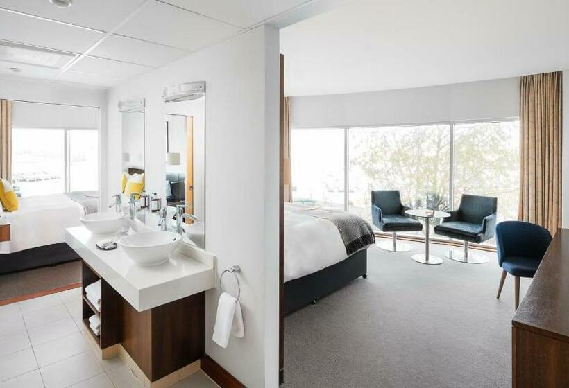 디럭스 패밀리 룸, Voco Reading