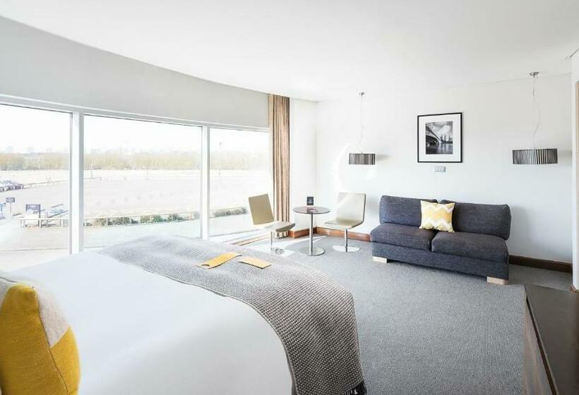 Номер Премиум, Voco Reading