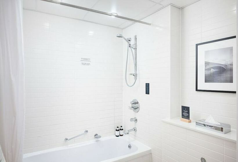 חדר פרמיום, Voco Reading