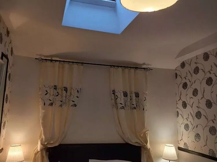 اتاق اکونومی, Virginia Cottage Guest House