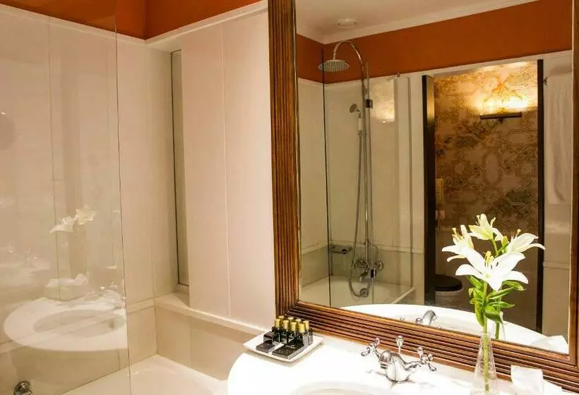 اتاق لوکس با چشم‌انداز شهر, Pestana Palace Lisboa Hotel & National Monument   The Leading Hotels Of The World