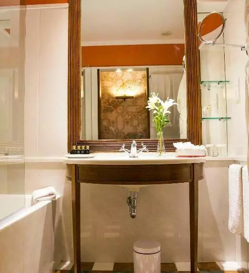 اتاق لوکس با چشم‌انداز شهر, Pestana Palace Lisboa Hotel & National Monument   The Leading Hotels Of The World