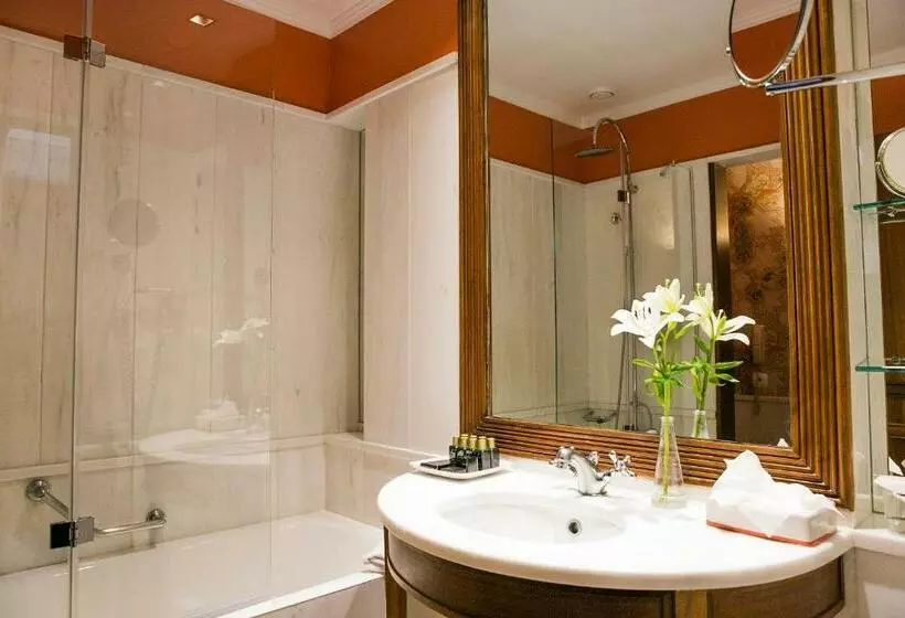 اتاق پریمیوم با چشم‌انداز باغ, Pestana Palace Lisboa Hotel & National Monument   The Leading Hotels Of The World