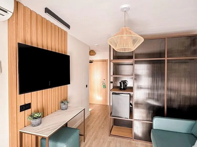 Junior Suite Vista Piscina, Puente Real