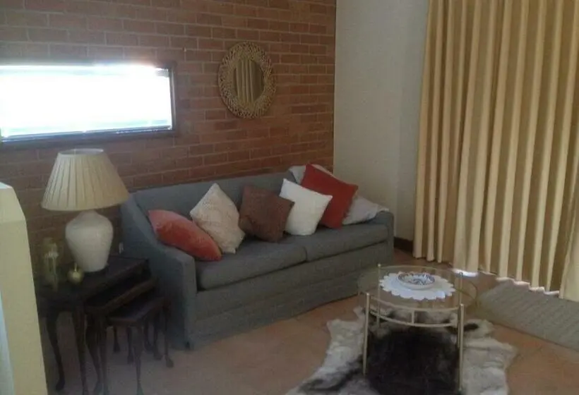 スーペリアスタジオ, Dunolly Broadway B&b