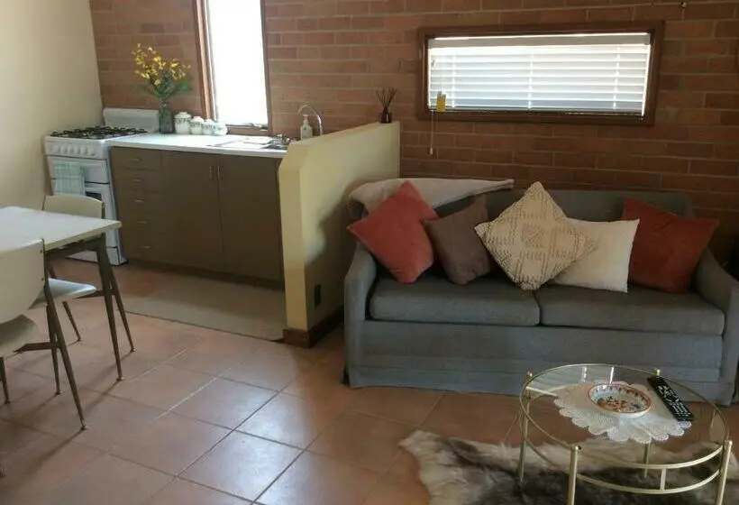 スーペリアスタジオ, Dunolly Broadway B&b