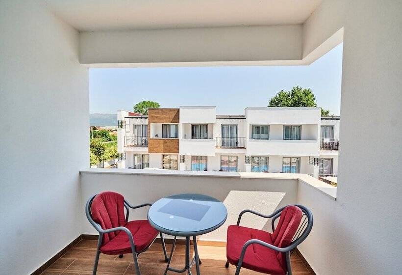 Standard Room Pool View, Halibas