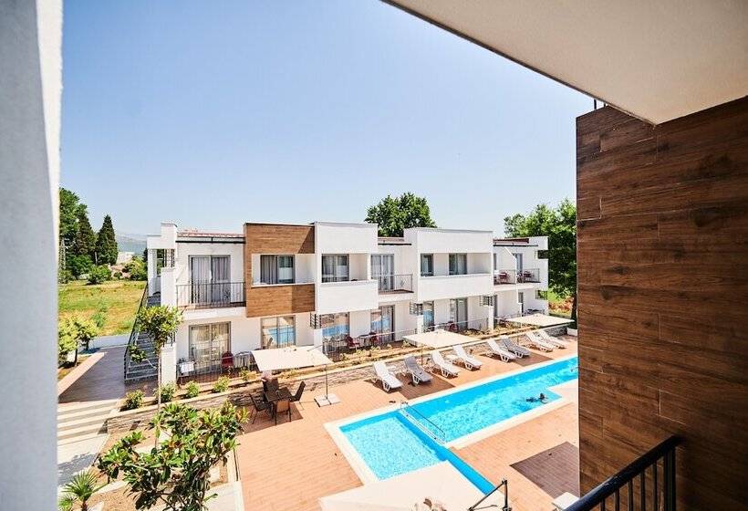 Standard Triple Room Pool View, Halibas