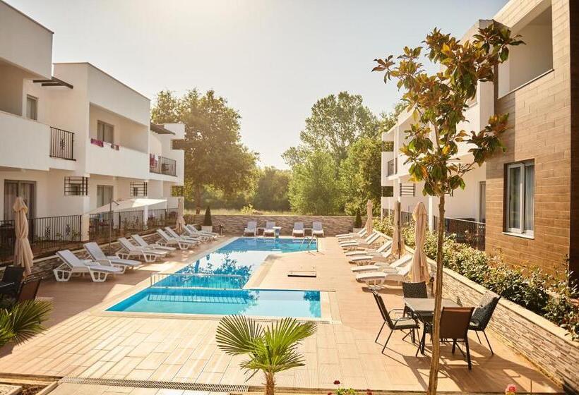 Standard Triple Room Pool View, Halibas