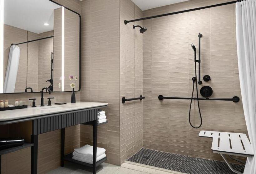 اتاق استاندارد با تخت دو نفره بزرگ, Renaissance Milwaukee West