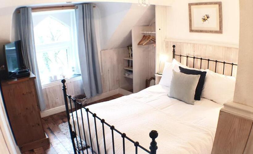 חדר בסיסי, Fairhaven