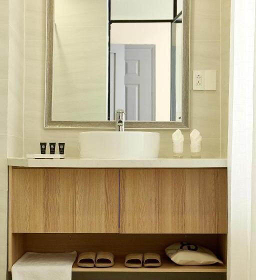 سوییت خانوادگی, 8b Apart