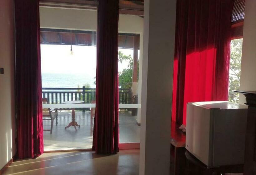 اتاق لوکس با چشمانداز دریا, Lucky Tuna