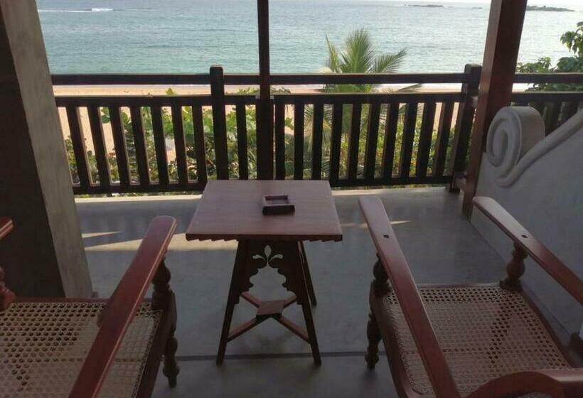 اتاق لوکس با چشمانداز دریا, Lucky Tuna