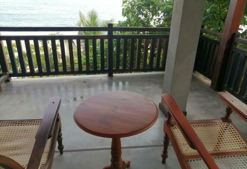 اتاق لوکس با چشمانداز دریا, Lucky Tuna