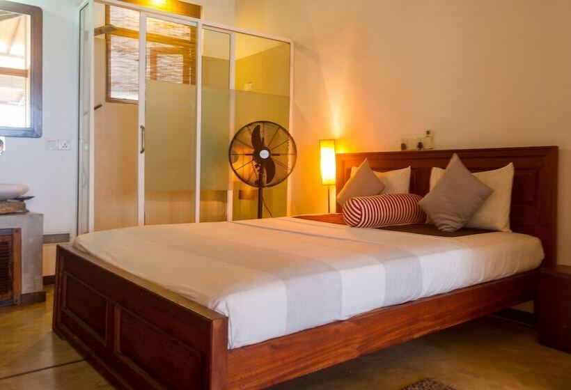 اتاق لوکس با چشمانداز دریا, Lucky Tuna