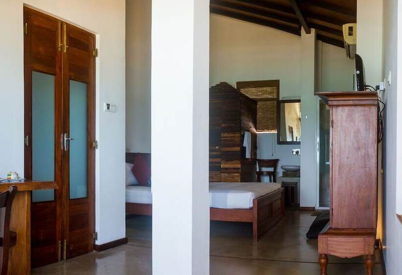 اتاق لوکس با چشمانداز دریا, Lucky Tuna