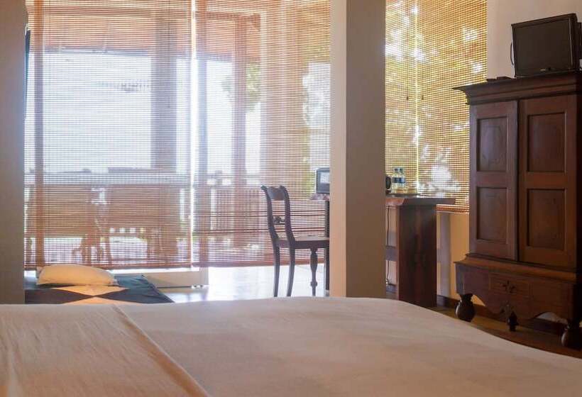 اتاق لوکس با چشمانداز دریا, Lucky Tuna