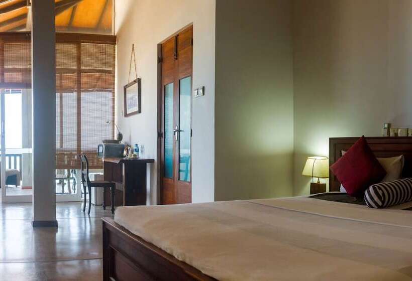 اتاق لوکس با چشمانداز دریا, Lucky Tuna