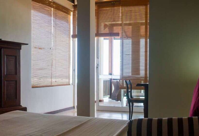 اتاق لوکس با چشمانداز دریا, Lucky Tuna