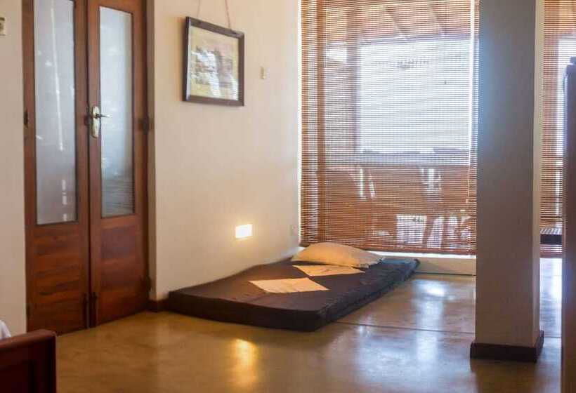 اتاق لوکس با چشمانداز دریا, Lucky Tuna