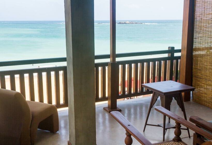 اتاق لوکس با چشمانداز دریا, Lucky Tuna