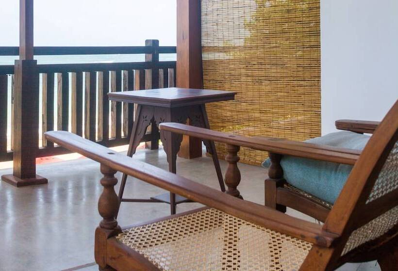 اتاق لوکس با چشمانداز دریا, Lucky Tuna