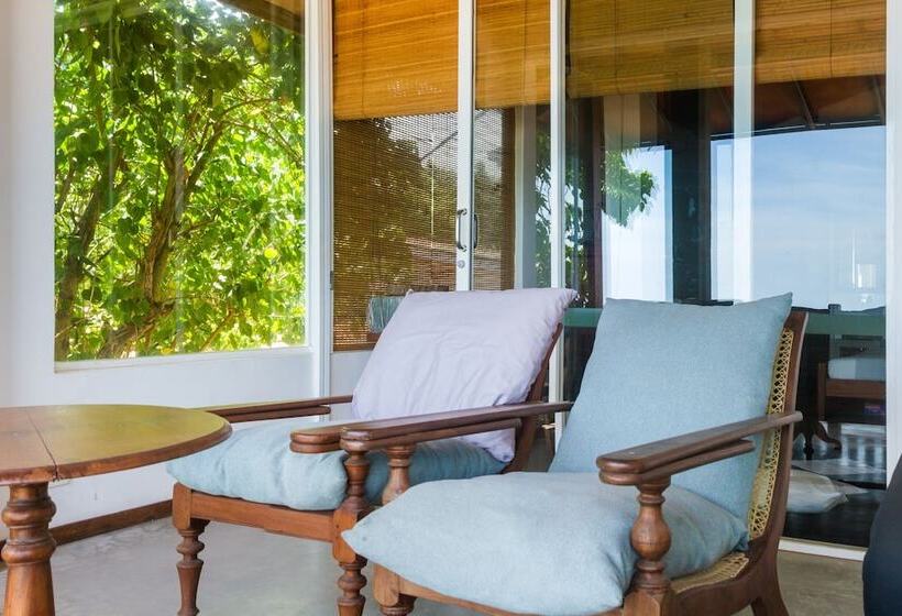 اتاق لوکس با چشمانداز دریا, Lucky Tuna