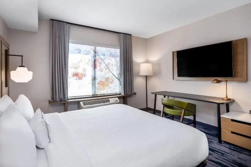 Standard-huone King-vuode, Fairfield Inn & Suites Minneapolis North