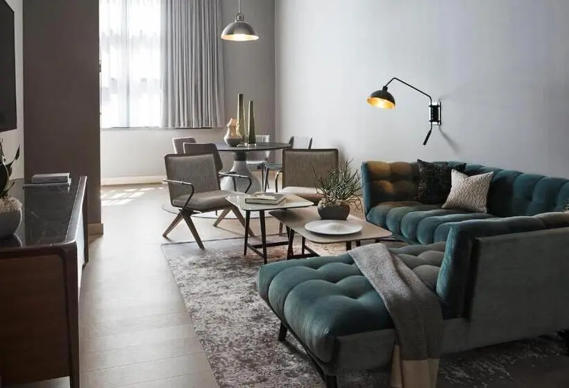 سوییت لوکس, Fitler Club