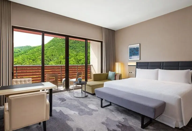 ダブルベッドスタンダードルーム, Four Points By Sheraton Guangdong, Heshan