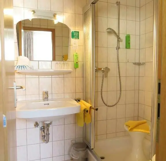 Standard Room, & Restaurant Mainaublick