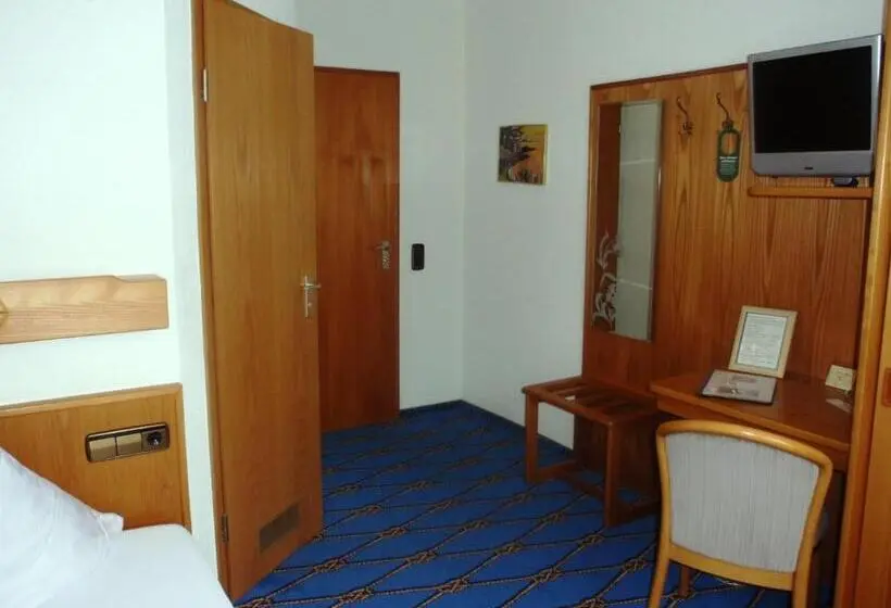 Standard Single Room, & Restaurant Mainaublick