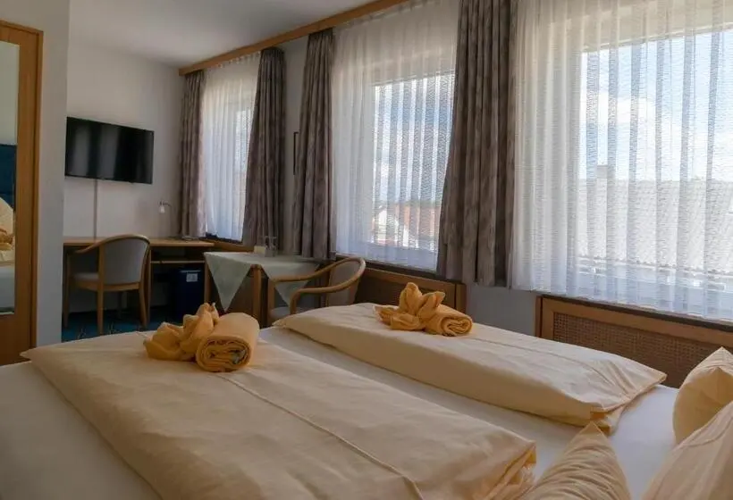 Standard Room, & Restaurant Mainaublick
