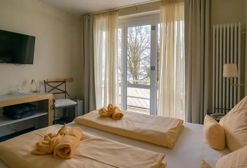 Standard Room Lake View, & Restaurant Mainaublick